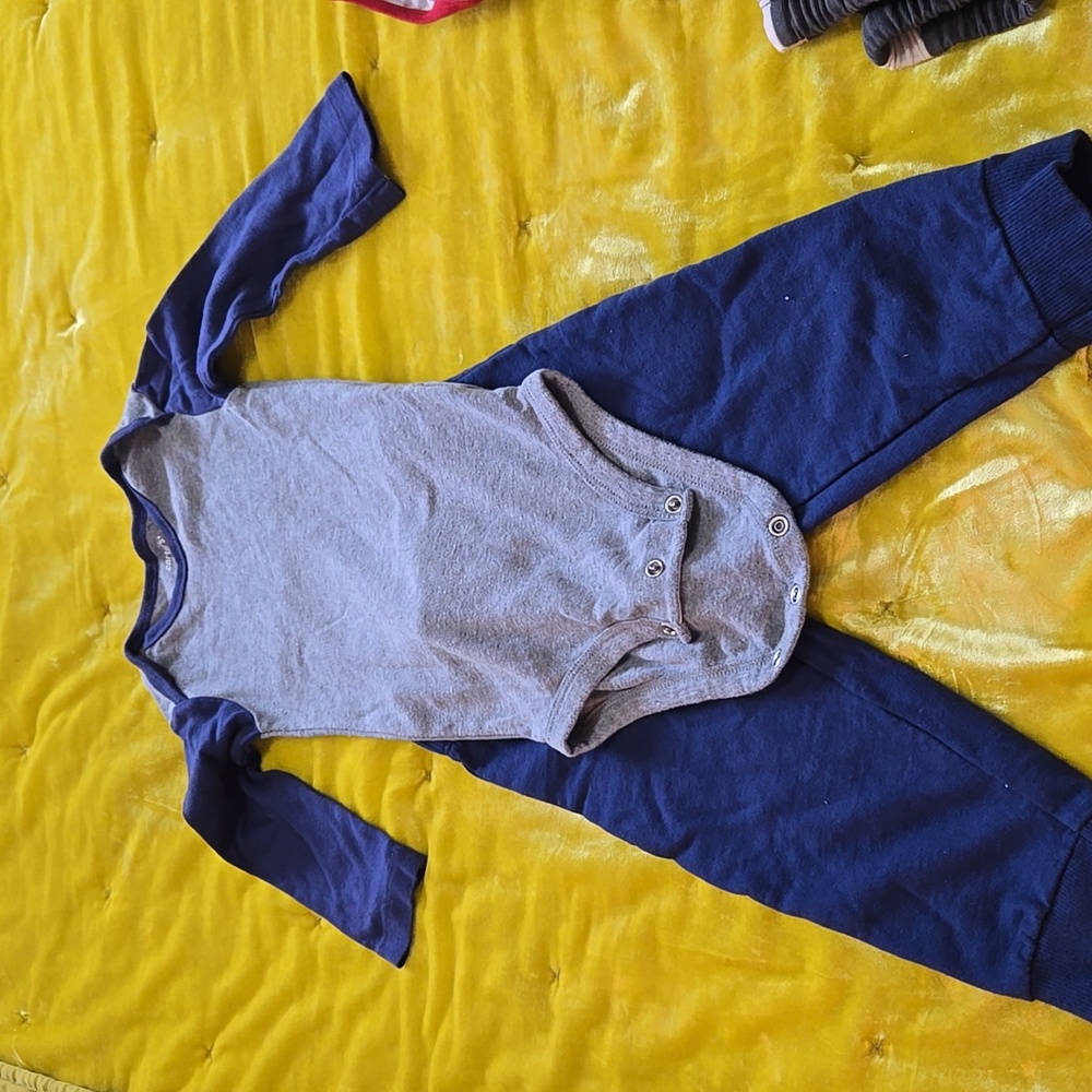 Carter's Boy set. - Picture 2 of 7